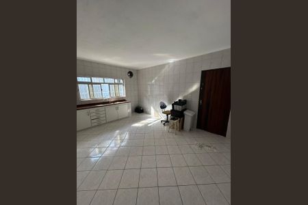 Casa à venda com 3 quartos, 131m² em Jardim Ivone, São Paulo