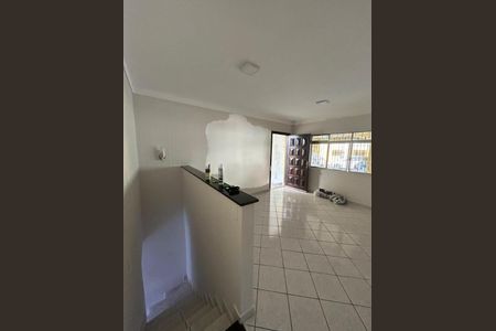 Casa à venda com 3 quartos, 131m² em Jardim Ivone, São Paulo