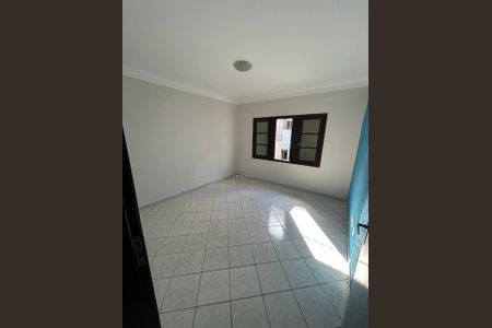 Casa à venda com 3 quartos, 131m² em Jardim Ivone, São Paulo