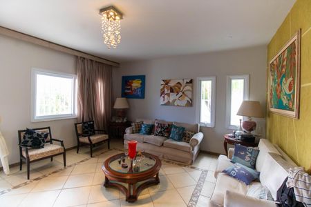 Sala 1 de casa para alugar com 3 quartos, 289m² em Piratininga, Niterói