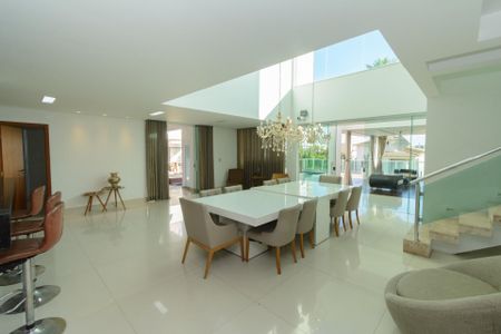 Sala de casa à venda com 4 quartos, 392m² em Jardim Riacho das Pedras, Contagem