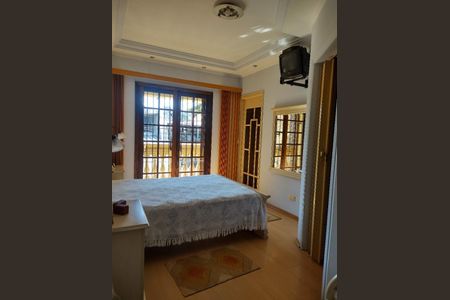 Casa à venda com 3 quartos, 200m² em Parque Tomas Saraiva, São Paulo