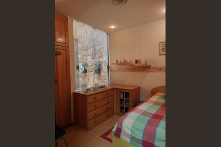 Casa à venda com 3 quartos, 200m² em Parque Tomas Saraiva, São Paulo