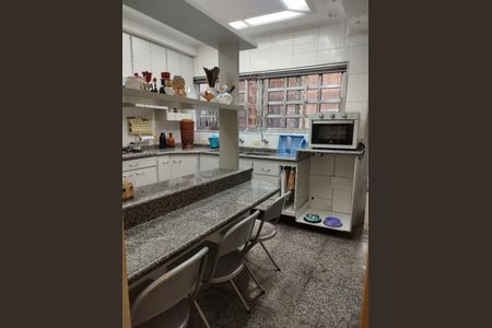 Casa à venda com 3 quartos, 200m² em Parque Tomas Saraiva, São Paulo