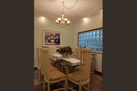 Casa à venda com 3 quartos, 200m² em Parque Tomas Saraiva, São Paulo