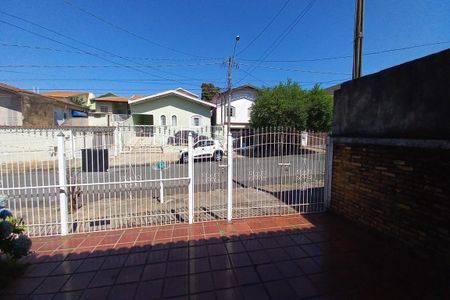 Vista da sala de casa à venda com 3 quartos, 135m² em Jardim New York, Campinas