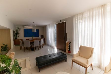 Sala de casa de condomínio para alugar com 5 quartos, 400m² em Itaipu, Niterói