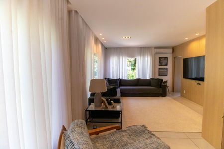 Sala de casa de condomínio para alugar com 5 quartos, 400m² em Itaipu, Niterói