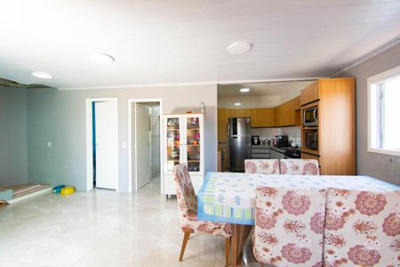 Sala de casa à venda com 5 quartos, 200m² em Mathias Velho, Canoas