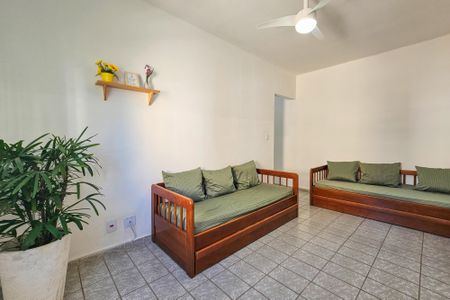 Sala de apartamento para alugar com 2 quartos, 75m² em Balneario Guarujá, Guarujá