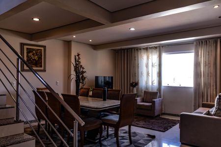 Sala 1 de casa à venda com 7 quartos, 320m² em Nova Gameleira, Belo Horizonte