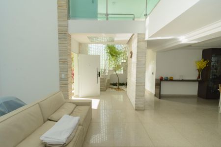 Sala de casa à venda com 3 quartos, 500m² em Jardim Riacho das Pedras, Contagem