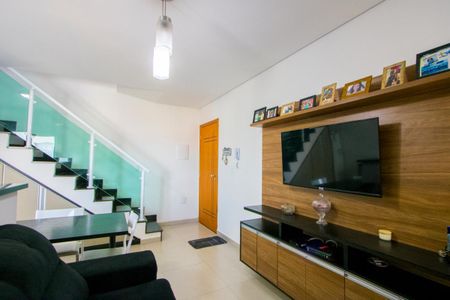 Sala de apartamento à venda com 2 quartos, 110m² em Pinheirinho, Santo André