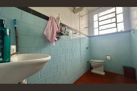 Banheiro de casa à venda com 3 quartos, 208m² em Alto Barroca, Belo Horizonte