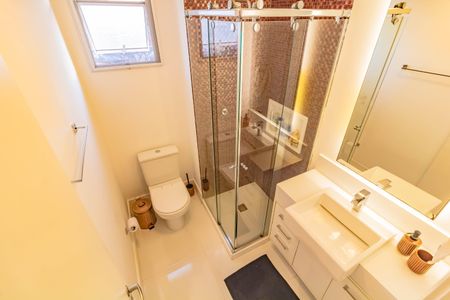 Banheiro da Suíte de apartamento para alugar com 2 quartos, 77m² em Vila Alexandria, São Paulo