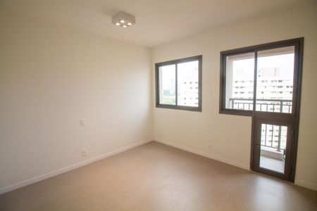 Sala / Quarto - Studio de kitnet/studio à venda com 1 quarto, 22m² em Santo Amaro, São Paulo