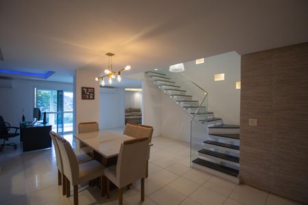 Sala de casa para alugar com 3 quartos, 350m² em Maria Paula, São Gonçalo