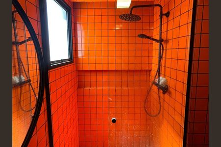 Banheiro de apartamento à venda com 1 quarto, 53m² em Barra Funda, São Paulo