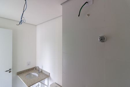 Banheiro de kitnet/studio à venda com 1 quarto, 28m² em Vila Madalena, São Paulo