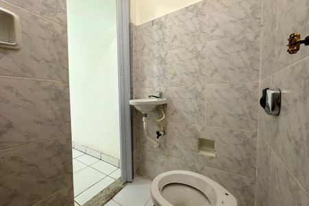 Banheiro de kitnet/studio para alugar com 1 quarto, 27m² em Centro, Rio de Janeiro