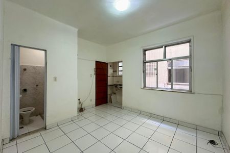 Sala/Quarto de kitnet/studio para alugar com 1 quarto, 27m² em Centro, Rio de Janeiro