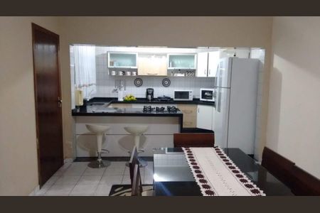 Casa para alugar com 4 quartos, 280m² em Jardim Lageado, São Paulo