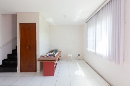 Sala de casa de condomínio para alugar com 3 quartos, 111m² em Cidade Antônio Estevão de Carvalho, São Paulo