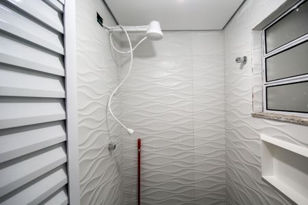 Banheiro de kitnet/studio para alugar com 1 quarto, 44m² em Jardim Paulistano (zona Norte), São Paulo