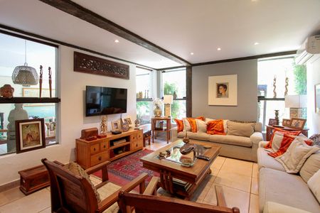 Sala de casa de condomínio para alugar com 4 quartos, 560m² em Itanhangá, Rio de Janeiro