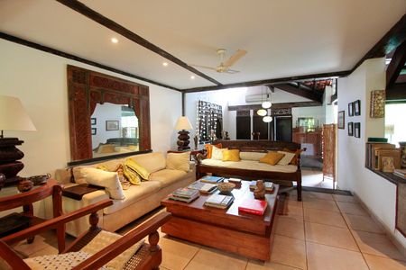 Sala de casa de condomínio para alugar com 4 quartos, 560m² em Itanhangá, Rio de Janeiro