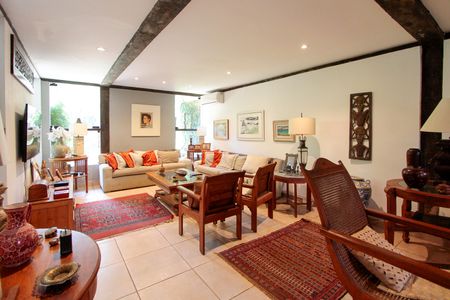 Sala de casa de condomínio para alugar com 4 quartos, 560m² em Itanhangá, Rio de Janeiro