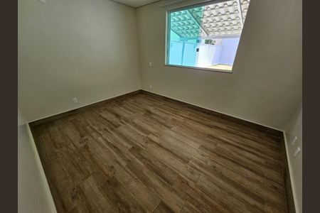 Casa à venda com 3 quartos, 180m² em Sinimbu, Belo Horizonte