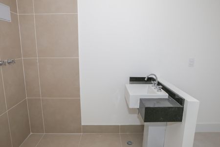 Banheiro de kitnet/studio à venda com 1 quarto, 19m² em Água Branca, São Paulo