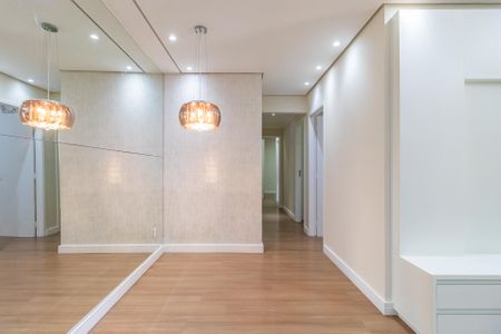 Sala de apartamento para alugar com 3 quartos, 74m² em Jardim Tupanci, Barueri