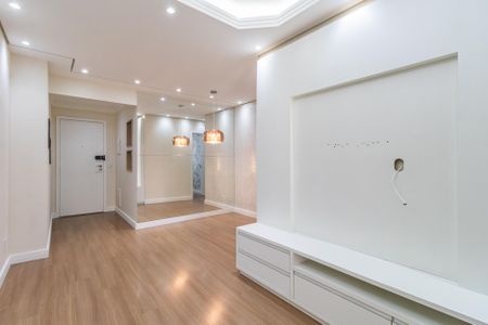 Sala de apartamento para alugar com 3 quartos, 74m² em Jardim Tupanci, Barueri