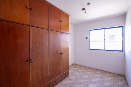 Quarto 2 de apartamento para alugar com 2 quartos, 55m² em Colubandê, São Gonçalo