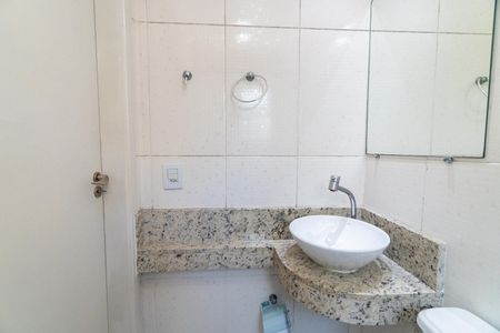 Banheiro de kitnet/studio para alugar com 1 quarto, 40m² em Campo Belo, São Paulo