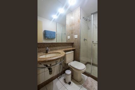 Banheiro de kitnet/studio para alugar com 1 quarto, 65m² em Barra da Tijuca, Rio de Janeiro