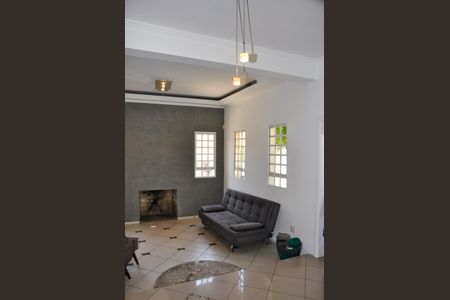 Sala de casa para alugar com 4 quartos, 311m² em Jardim Monjolo, São Paulo