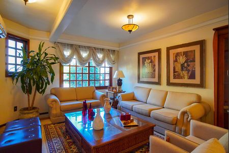 Sala de casa para alugar com 4 quartos, 280m² em Chácara das Pedras, Porto Alegre