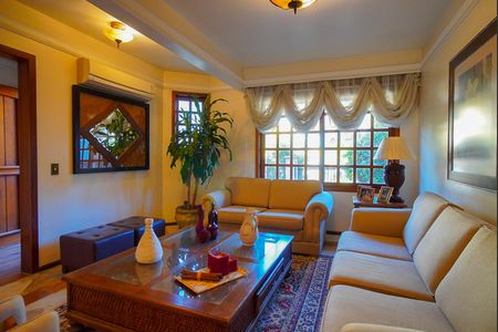 Sala de casa para alugar com 4 quartos, 280m² em Chácara das Pedras, Porto Alegre