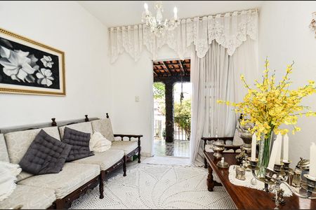 Sala de Estar de casa para alugar com 2 quartos, 313m² em União, Belo Horizonte