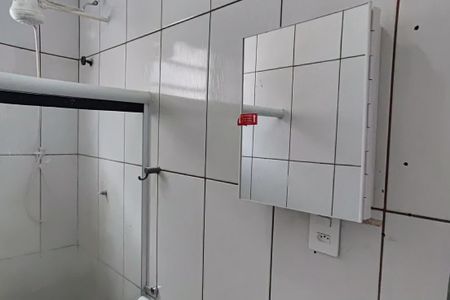 Banheiro de casa de condomínio para alugar com 1 quarto, 38m² em Taquara, Rio de Janeiro