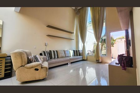 Sala de casa à venda com 3 quartos, 160m² em Jardim Santo Antoninho, São Paulo