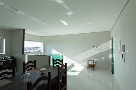 Sala de casa para alugar com 2 quartos, 70m² em Jardim Leblon, Belo Horizonte