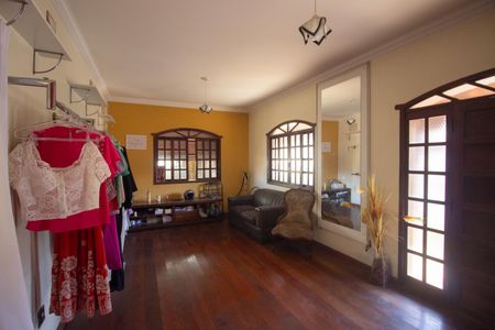 Sala de casa para alugar com 6 quartos, 400m² em Tres Barras, Contagem