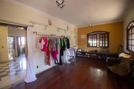 Sala de casa para alugar com 6 quartos, 400m² em Tres Barras, Contagem
