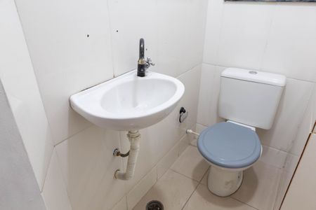 Banheiro de casa para alugar com 1 quarto, 25m² em Vila Polopoli, São Paulo