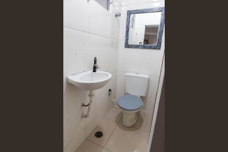 Banheiro de casa para alugar com 1 quarto, 25m² em Vila Polopoli, São Paulo