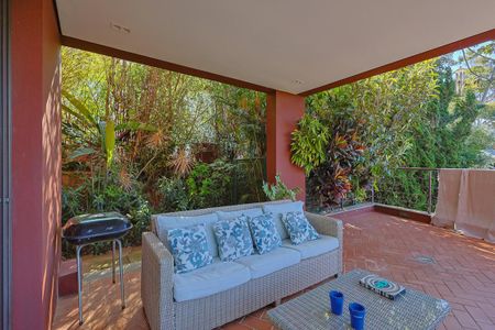 Varanda de casa de condomínio à venda com 3 quartos, 350m² em Vila Alpina, Nova Lima